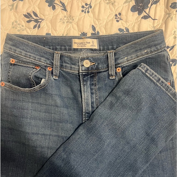 Abercrombie Slim Straight Ultra High Rise Jeans 4R - Picture 3 of 5